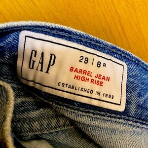 GAP Barrel High Rise Destroyed Jean